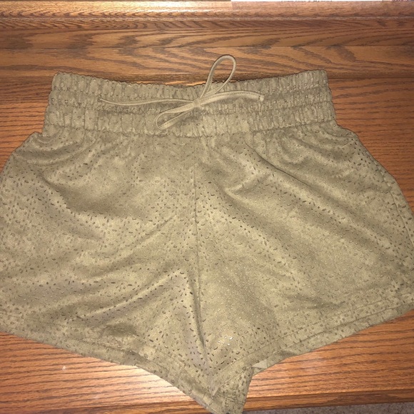 ⭐️⭐️ MOVING SALE ⭐️⭐️  NWT summer shorts - Picture 1 of 3